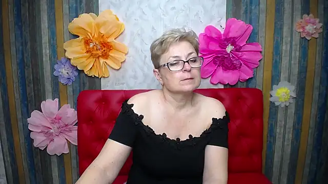 EmiliaGree online show from May 2, 9:29 pm