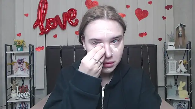 LauraHlot online show from February 12, 9:05 pm