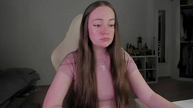 WalkingGirl online show from April 17, 7:49 pm