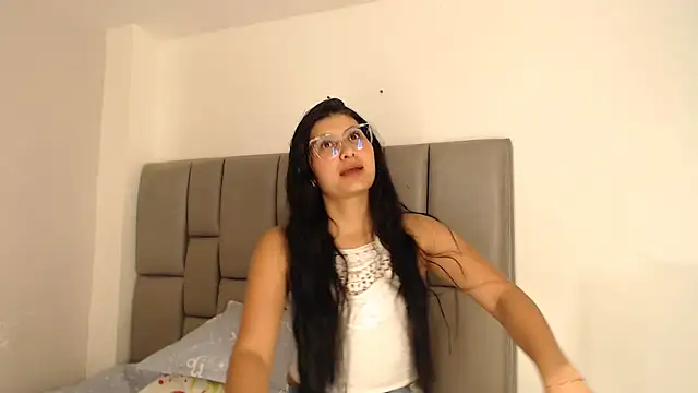 cloehonney online show from April 1, 10:51 pm