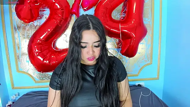 melaniecooperr online show from February 12, 4:47 am