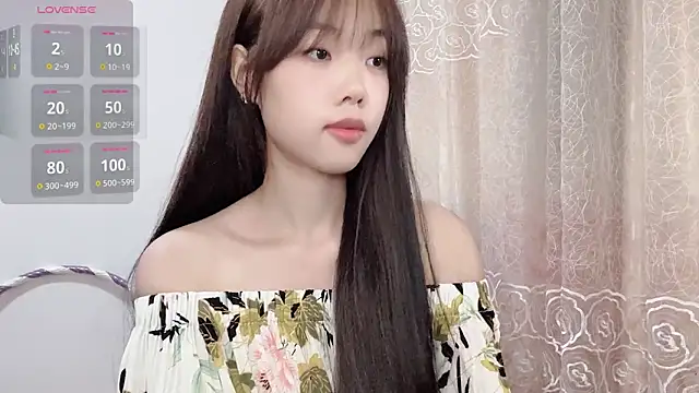 Snapshot of Lvy--v chatting on October 6, 10:47 pm Lvy--v online show from October 6, 10:47 pm