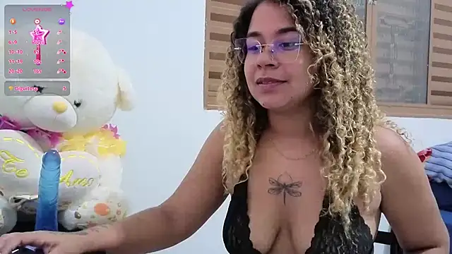 VitoriaFernandes online show from December 19, 3:43 am