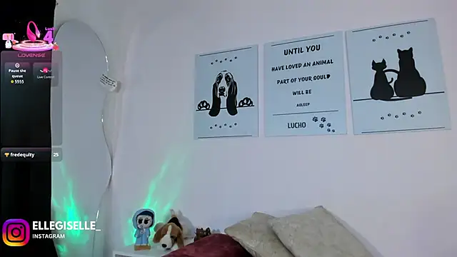 ElleGisellee online show from September 20, 6:45 am