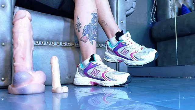 LusstCruella online show from December 15, 11:43 pm