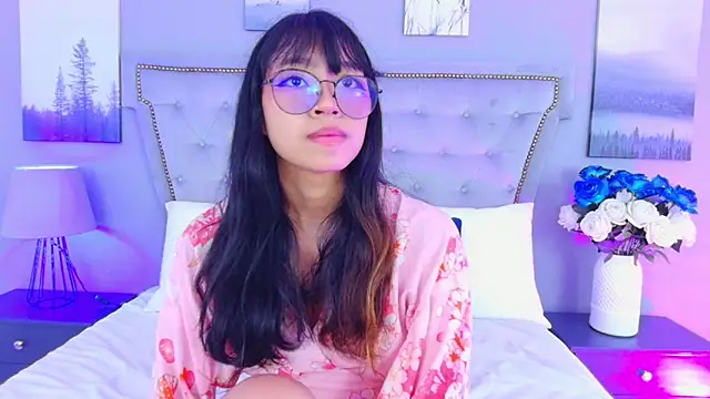 Snapshot of Yommi_Winx chatting on October 2, 9:09 pm Yommi Winx online show from October 2, 9:09 pm