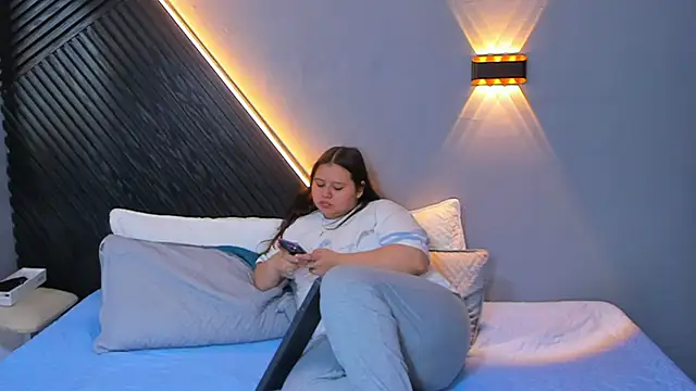 Laia and Aloby online show from March 31, 10:32 pm