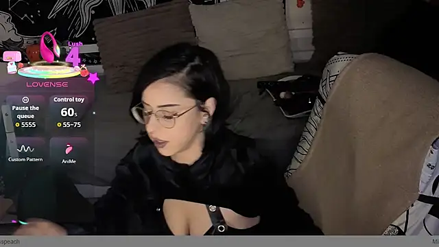 LisandreLaVenale online show from November 15, 11:28 pm