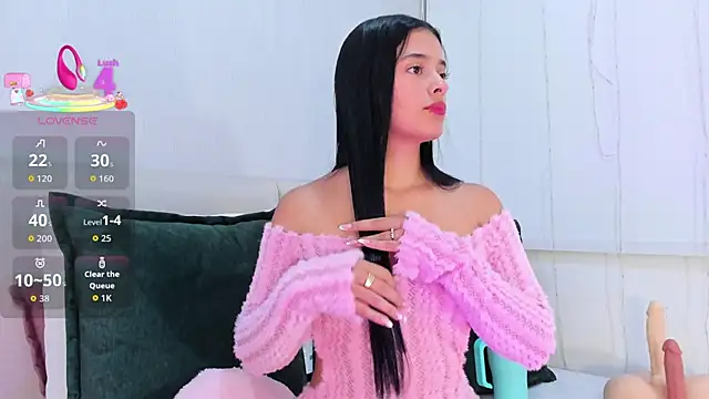 Isaa Queen online show from October 21, 7:07 pm