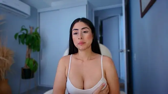 auroracaruso11 online show from September 12, 7:32 pm