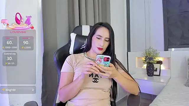 SaraGomez1 online show from October 14, 2:30 pm
