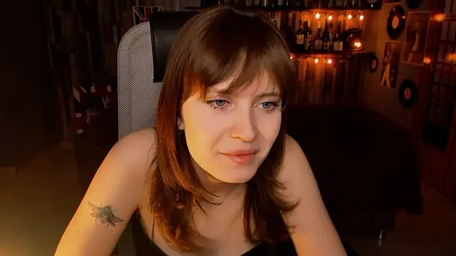 LolaAsmus online show from February 7, 9:35 am