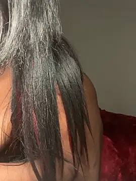 Stacy Raine online show from February 7, 5:00 am