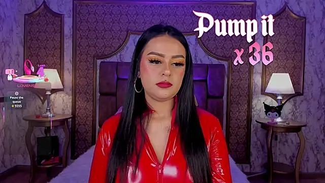 SoffiQueen online show from October 6, 6:45 pm