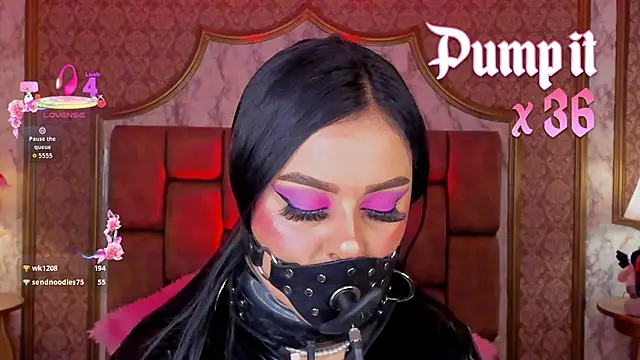 SoffiQueen online show from November 7, 9:31 pm