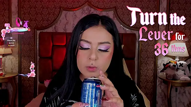 SoffiQueen online show from December 4, 1:35 pm