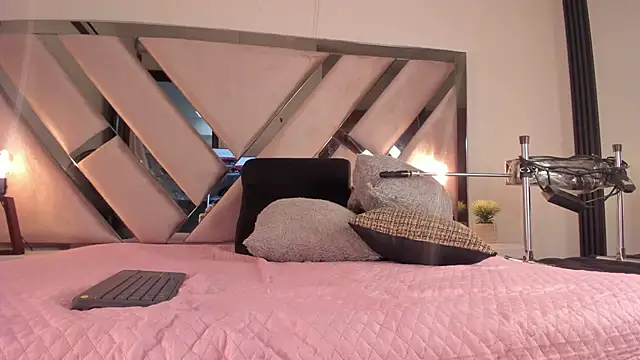 Sophia Lemos online show from February 24, 1:43 pm