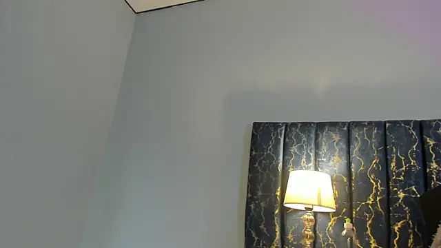 Sophia Lemos online show from December 4, 1:35 pm