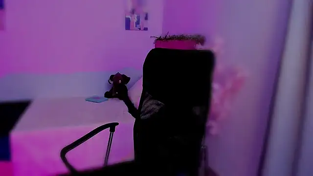 Charlee pink online show from November 13, 4:00 am