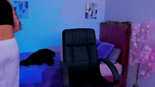 Charlee pink online show from December 5, 1:49 am