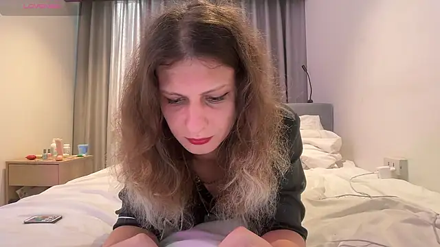 Alice Pinkhead online show from April 14, 9:20 am