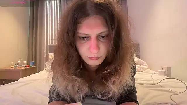 Alice Pinkhead online show from April 13, 9:10 am