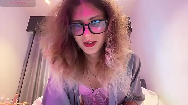 Alice Pinkhead online show from March 10, 7:23 am