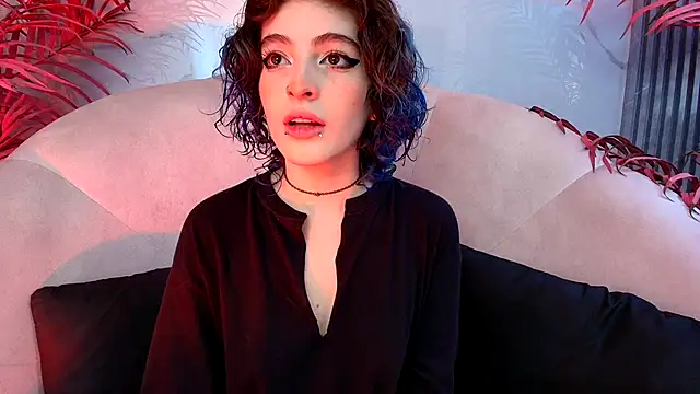 EvaHalsey online show from October 24, 7:54 pm