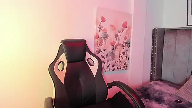 Alaia Cute online show from October 9, 3:10 am