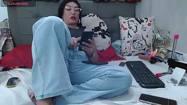 katysquirtdirty online show from June 4, 7:40 pm