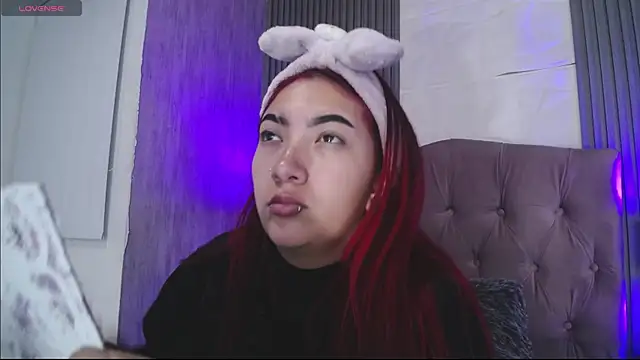 Mia Rinn online show from December 3, 1:46 pm