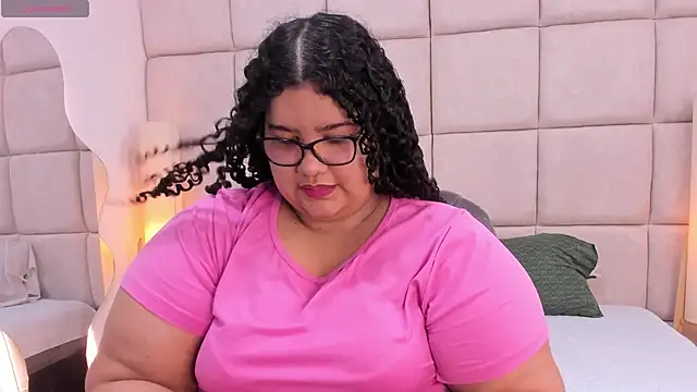 Miley Collins online show from November 3, 7:40 pm