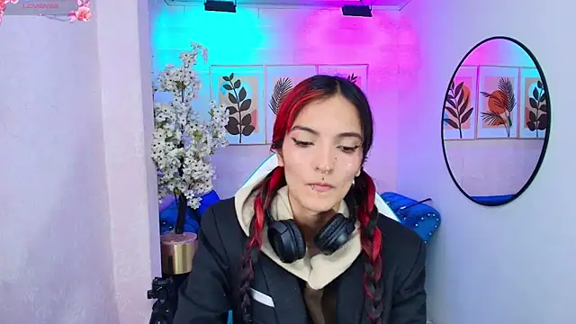 Dafne huges online show from December 5, 7:59 pm