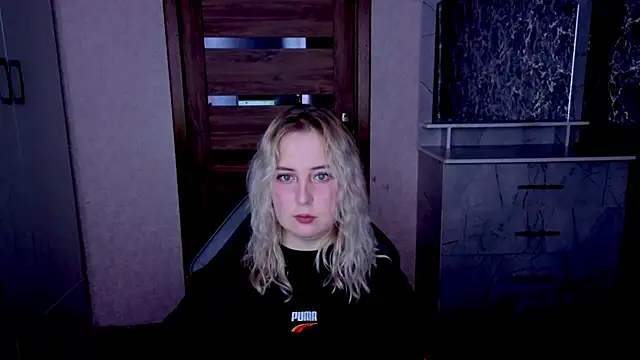 Kristy-Max online show from June 6, 7:31 pm