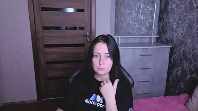 Kristy-Max online show from August 3, 9:04 am