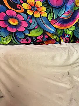 xMirana  online show from December 21, 1:04 pm