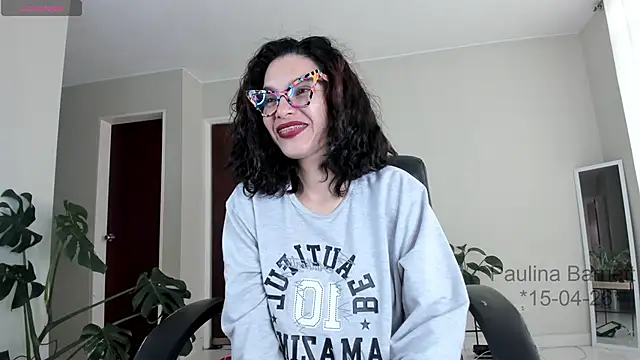 paulinabarnett- online show from April 15, 6:19 pm