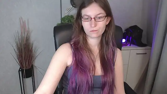 emmaxDelight online show from October 29, 6:50 am