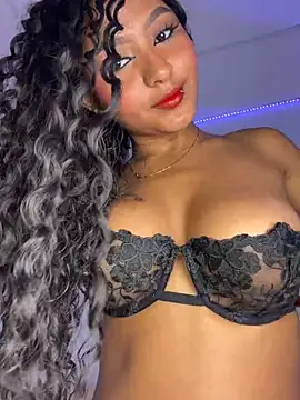 quianna  online show from April 16, 9:50 pm