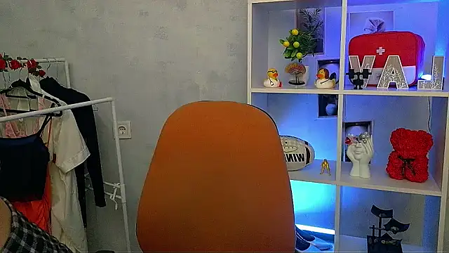  Barbie Kiss  online show from February 4, 3:48 pm