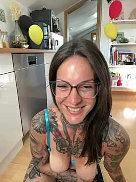BrownieyQueen online show from June 23, 6:55 am