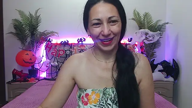 Snapshot of LiluGrants chatting on October 20, 6:22 pm LiluGrants online show from October 20, 6:22 pm
