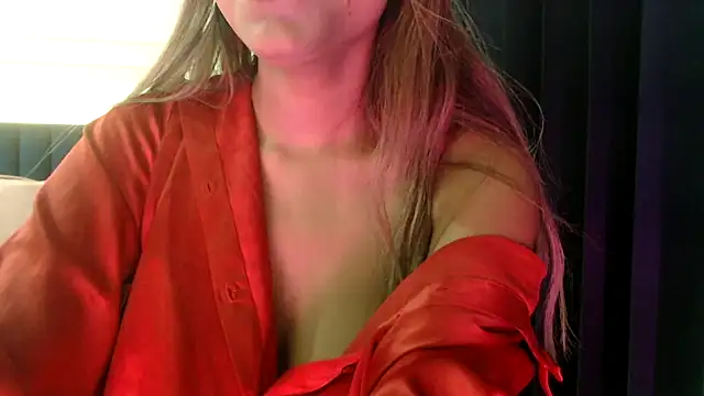 Snapshot of chhui_mui chatting on October 6, 9:48 am chhui mui online show from October 6, 9:48 am