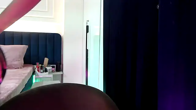 Snapshot of chhui_mui chatting on September 8, 2:49 pm chhui mui online show from September 8, 2:49 pm