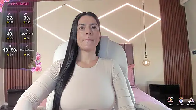 BellaClaiir online show from April 20, 2:42 pm