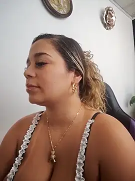 LaurenWelly  online show from March 22, 9:21 pm