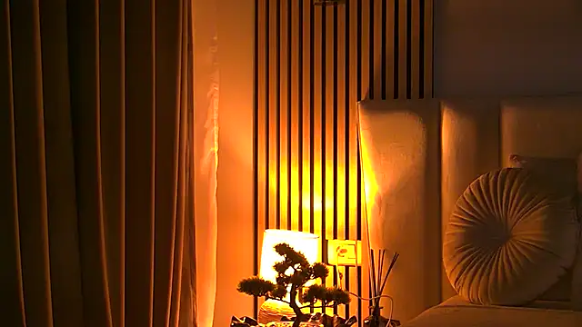 AngeliqueSkye online show from December 3, 4:15 am