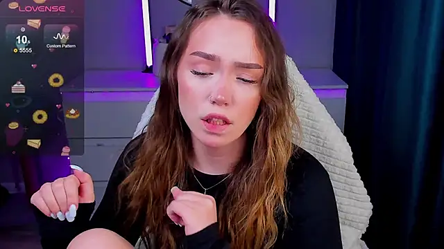 Evia r0se online show from March 11, 1:14 pm