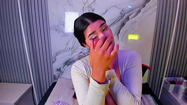 venusowen  online show from March 10, 1:26 pm