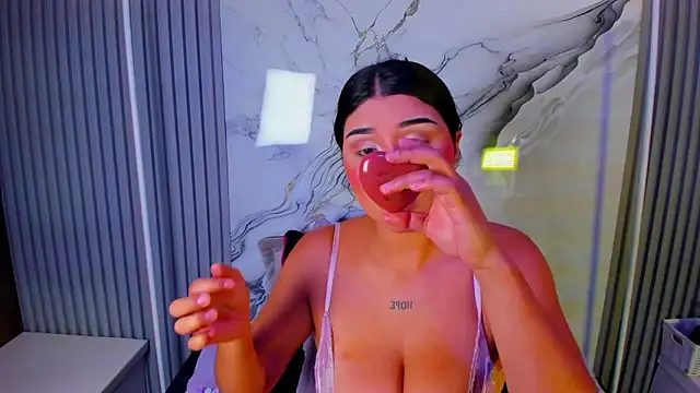 venusowen  online show from March 18, 1:27 pm